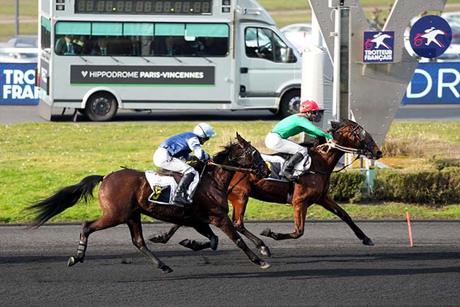 Photo d'arrivée de la course pmu PRIX HENRI DESMONTILS à PARIS-VINCENNES le Samedi 1 mars 2025