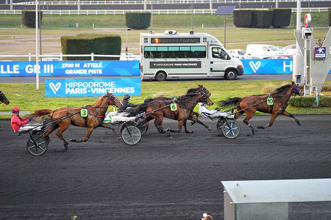 Photo d'arrivée de la course pmu PRIX DU PLATEAU DE GRAVELLE à PARIS-VINCENNES le Samedi 1 mars 2025