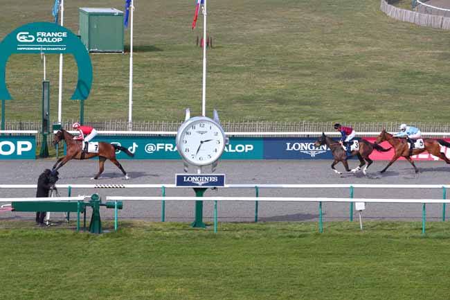 Photo d'arrivée de la course pmu PRIX DE LA SERPENTINE à CHANTILLY le Mardi 4 mars 2025