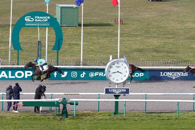 Photo d'arrivée de la course pmu PRIX DU VAL SAINT-GEORGES à CHANTILLY le Mardi 4 mars 2025