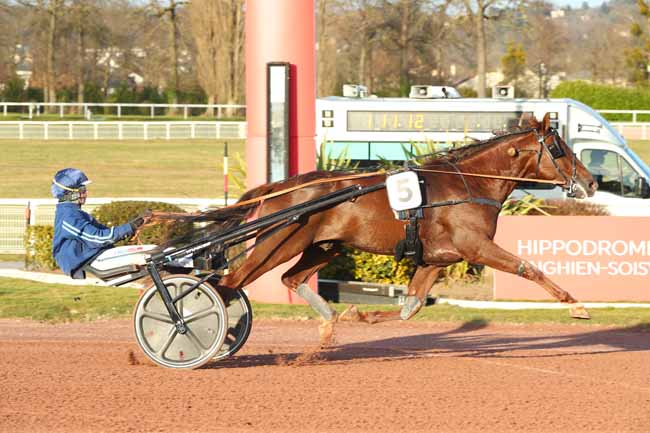 Photo d'arrivée de la course pmu PRIX DE SAINT-PIERRE-LE_MOUTIER à ENGHIEN le Vendredi 7 mars 2025
