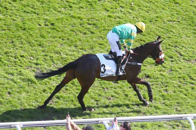 Photo d'arrivée de la course pmu PRIX DE L'YONNE à AUTEUIL le Samedi 8 mars 2025