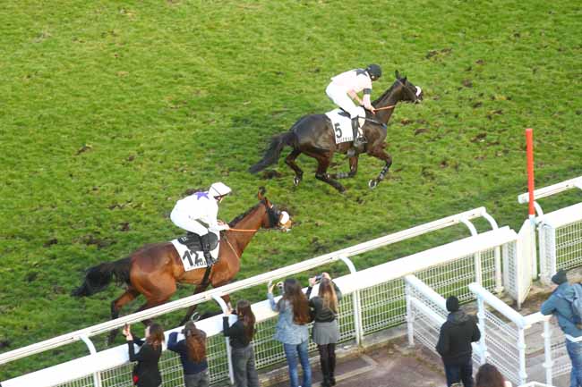 Photo d'arrivée de la course pmu PRIX DEFILE à AUTEUIL le Samedi 8 mars 2025