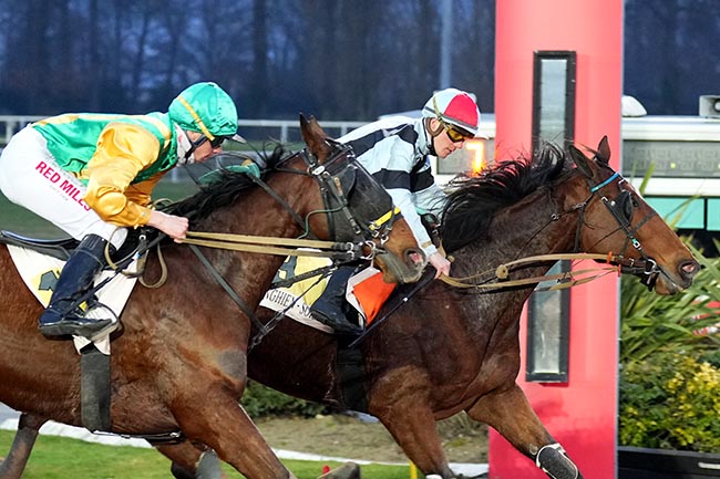 Photo d'arrivée de la course pmu PRIX DE BAGNOLET à ENGHIEN le Mardi 11 mars 2025