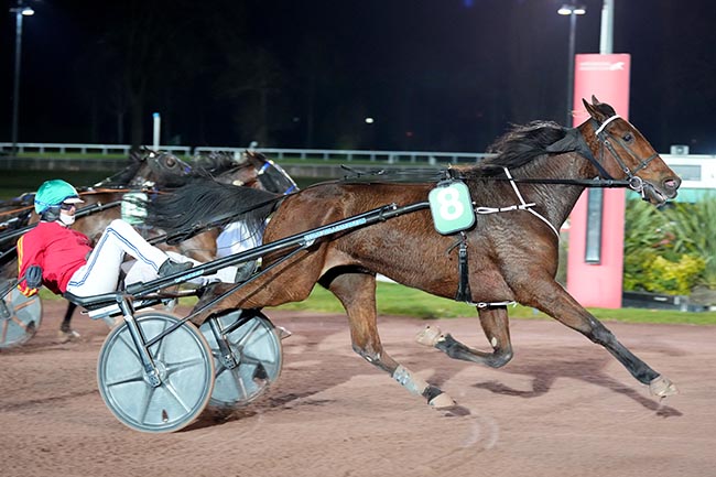Photo d'arrivée de la course pmu PRIX D'ENTREVAUX à ENGHIEN le Mardi 11 mars 2025