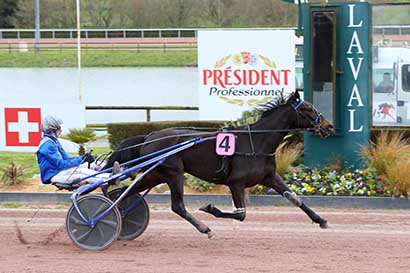 Photo d'arrivée de la course pmu PRIX FEDERATION ANJOU-MAINE CENTRE-OUEST à LAVAL le Mercredi 12 mars 2025