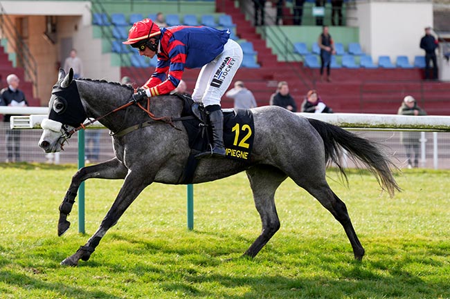Photo d'arrivée de la course pmu PRIX STRADA à COMPIEGNE le Mercredi 12 mars 2025