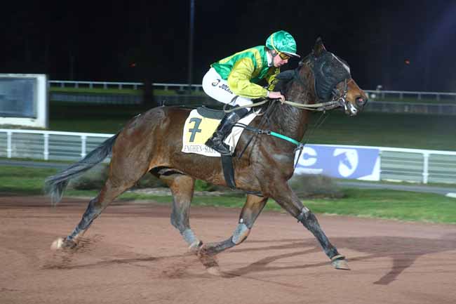 Photo d'arrivée de la course pmu PRIX DE FENAIN à ENGHIEN le Vendredi 14 mars 2025