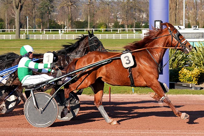 Photo d'arrivée de la course pmu PRIX DU PONT SULLY à ENGHIEN le Mardi 18 mars 2025