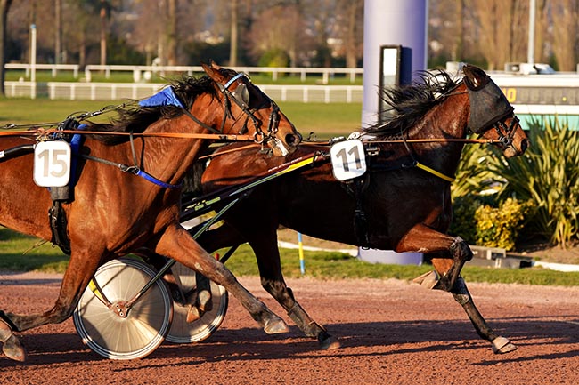 Photo d'arrivée de la course pmu PRIX DE CAUDEBEC à ENGHIEN le Mardi 18 mars 2025