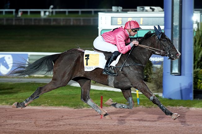 Photo d'arrivée de la course pmu PRIX DU PONT DE BIR-HAKEIM à ENGHIEN le Mardi 18 mars 2025