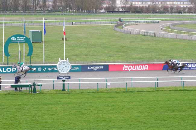 Photo d'arrivée de la course pmu PRIX DE LA PISTOLE à CHANTILLY le Lundi 24 mars 2025