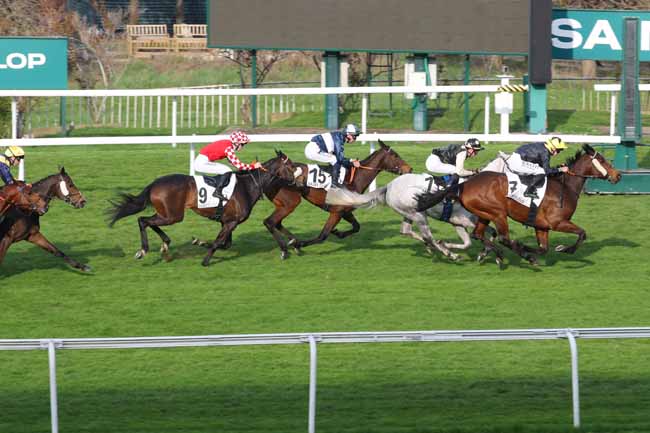 Photo d'arrivée de la course pmu PRIX DE CASTEL à SAINT CLOUD le Mardi 25 mars 2025