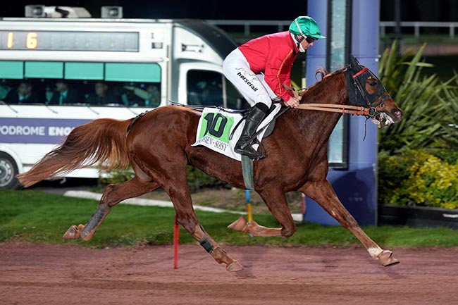 Photo d'arrivée de la course pmu PRIX DU PONT SAINT-LOUIS à ENGHIEN le Mardi 25 mars 2025