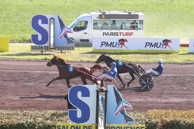 Photo d'arrivée de la course pmu PRIX DE LA VILLE DE SALON-DE-PROVENCE à SALON DE PROVENCE le Mercredi 26 mars 2025