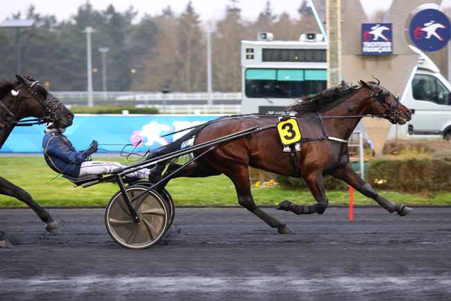 Photo d'arrivée de la course pmu PRIX EOS à PARIS-VINCENNES le Vendredi 28 mars 2025