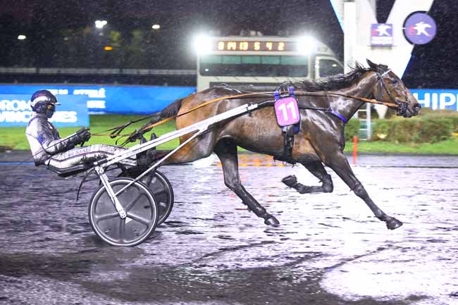 Photo d'arrivée de la course pmu PRIX FAMA à PARIS-VINCENNES le Vendredi 28 mars 2025