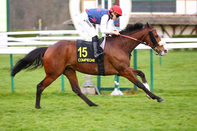 Photo d'arrivée de la course pmu PRIX DU MONT SAINT-JEAN à COMPIEGNE le Vendredi 28 mars 2025