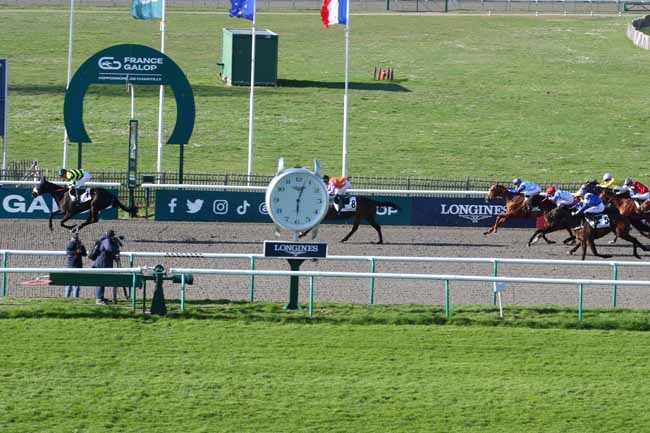 Photo d'arrivée de la course pmu PRIX DU NEFLIER à CHANTILLY le Lundi 31 mars 2025