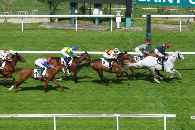 Photo d'arrivée de la course pmu PRIX DES PYRENEES-ORIENTALES à SAINT CLOUD le Vendredi 18 avril 2025
