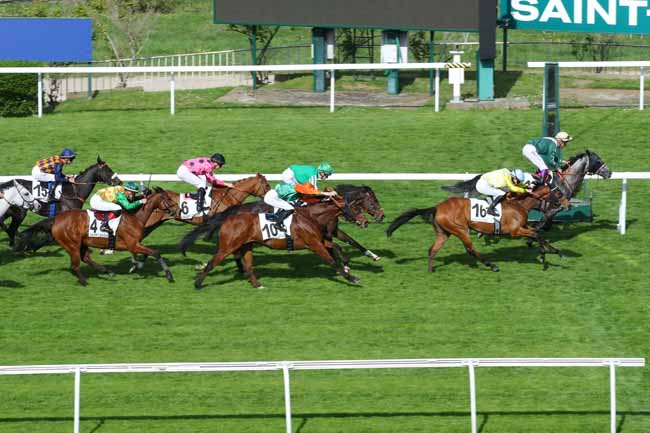 Photo d'arrivée de la course pmu PRIX DES PYRENEES-ATLANTIQUES à SAINT CLOUD le Vendredi 18 avril 2025