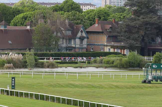 Photo d'arrivée de la course pmu PRIX DE SAINT-GERMAIN-DE-LA-GRANGE à SAINT CLOUD le Vendredi 18 avril 2025