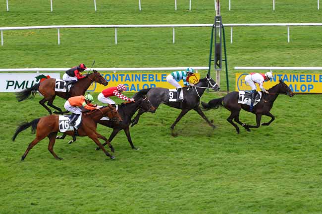 Photo d'arrivée de la course pmu PRIX DE LA CHAPELLE-LA-REINE à FONTAINEBLEAU le Lundi 21 avril 2025