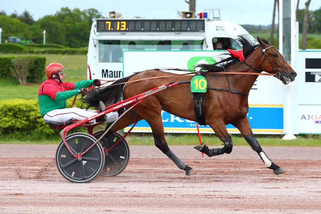 Photo d'arrivée de la course pmu GRAND NATIONAL DES AMATEURS à MAURE DE BRETAGNE le Mercredi 23 avril 2025