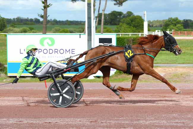 Photo d'arrivée de la course pmu PRIX VHBC à MAURE DE BRETAGNE le Mercredi 23 avril 2025