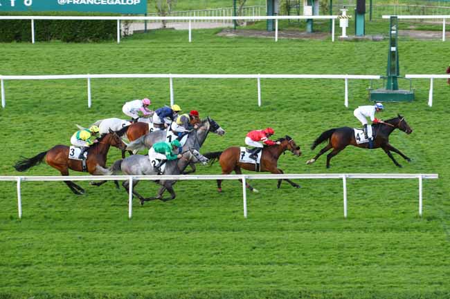 Photo d'arrivée de la course pmu PRIX WIZZ KID à SAINT CLOUD le Mercredi 23 avril 2025