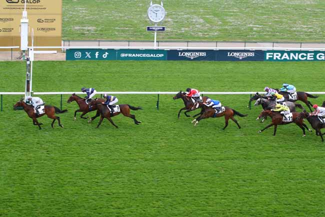 Photo d'arrivée de la course pmu PRIX DE SAINTE-GEMME à LONGCHAMP le Jeudi 24 avril 2025