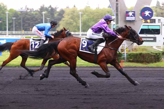 Photo d'arrivée de la course pmu PRIX RENE PALYART - ETRIER 4 ANS Q1 à PARIS-VINCENNES le Vendredi 25 avril 2025