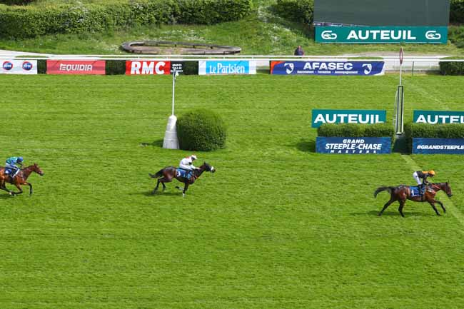 Photo d'arrivée de la course pmu GRAND STEEPLE-CHASE MASTERS - PRIX INGRE à AUTEUIL le Samedi 26 avril 2025