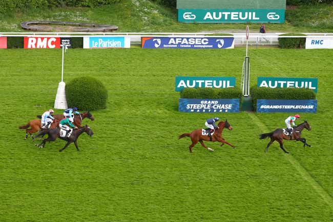 Photo d'arrivée de la course pmu PRIX KATKO à AUTEUIL le Samedi 26 avril 2025