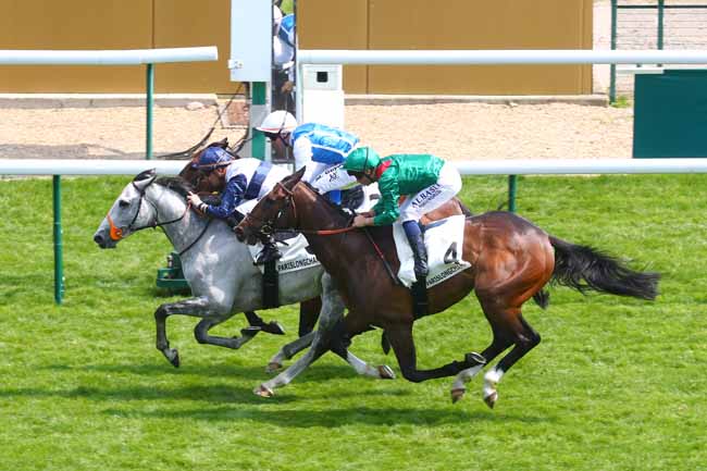 Photo d'arrivée de la course pmu PRIX DE BARBEVILLE à LONGCHAMP le Dimanche 27 avril 2025