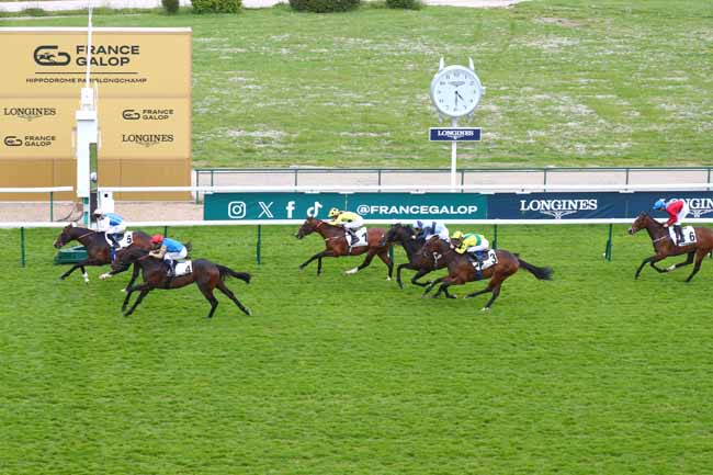 Photo d'arrivée de la course pmu PRIX GANAY à LONGCHAMP le Dimanche 27 avril 2025