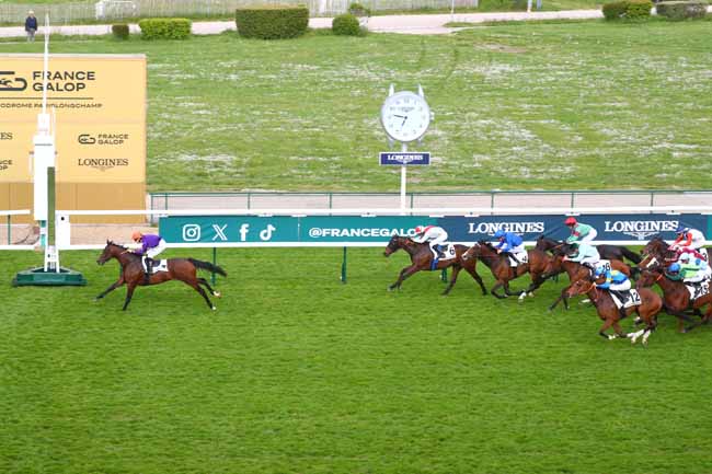 Photo d'arrivée de la course pmu PRIX DU PAVILLON DES GARDES à LONGCHAMP le Dimanche 27 avril 2025