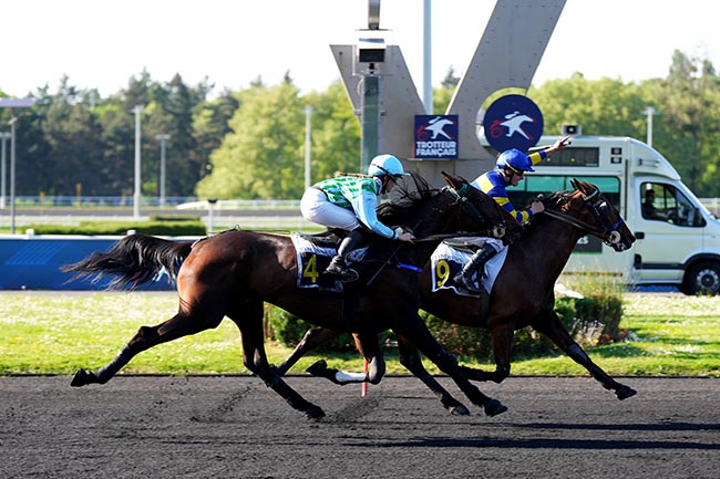 Photo d'arrivée de la course pmu PRIX HENRI CHRETIEN à PARIS-VINCENNES le Mardi 29 avril 2025