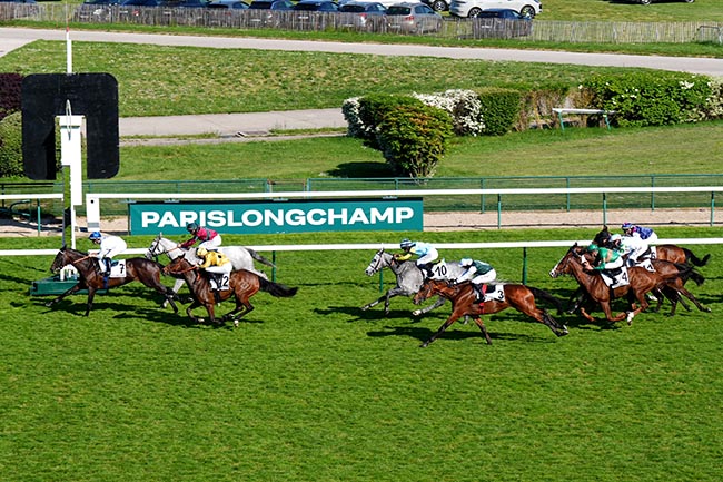 Photo d'arrivée de la course pmu PRIX DU PETIT PONT à LONGCHAMP le Mercredi 30 avril 2025