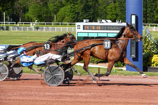 Photo d'arrivée de la course pmu PRIX DE MILLAU à ENGHIEN le Mercredi 30 avril 2025