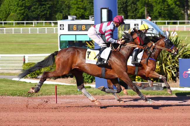 Photo d'arrivée de la course pmu PRIX DE MAUBEUGE à ENGHIEN le Mercredi 30 avril 2025