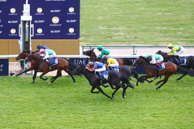 Photo d'arrivée de la course pmu EMIRATES POULE D'ESSAI DES POULAINS à LONGCHAMP le Dimanche 11 mai 2025