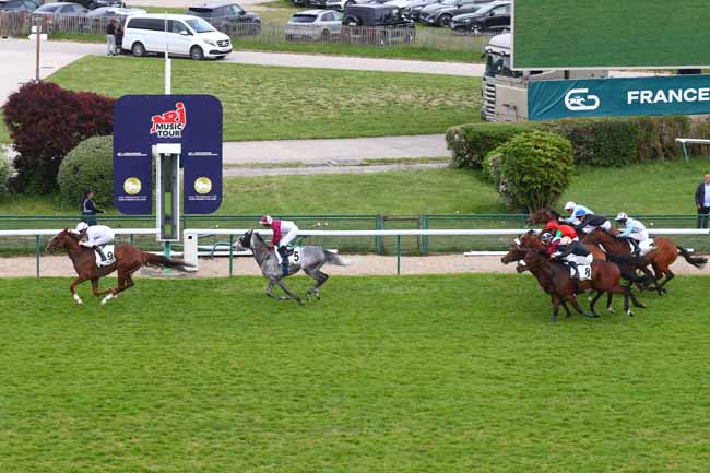 Photo d'arrivée de la course pmu PRIX DE L'HOTEL DE BRUXELLES à LONGCHAMP le Dimanche 11 mai 2025
