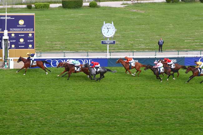 Photo d'arrivée de la course pmu PRIX DU PETIT CHATELET à LONGCHAMP le Dimanche 11 mai 2025