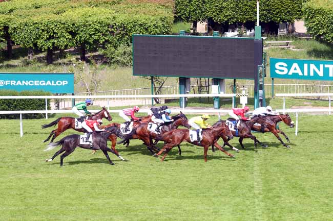 Photo d'arrivée de la course pmu PRIX DU MUSEE DES AVELINES à SAINT CLOUD le Mardi 13 mai 2025