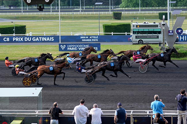 Photo d'arrivée de la course pmu PRIX DU GATINAIS à PARIS-VINCENNES le Mercredi 14 mai 2025