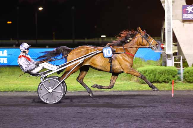 Photo d'arrivée de la course pmu PRIX FOMALHAUT à PARIS-VINCENNES le Vendredi 16 mai 2025
