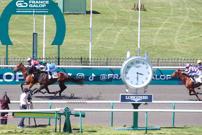 Photo d'arrivée de la course pmu PRIX DES CARRIERES à CHANTILLY le Vendredi 16 mai 2025