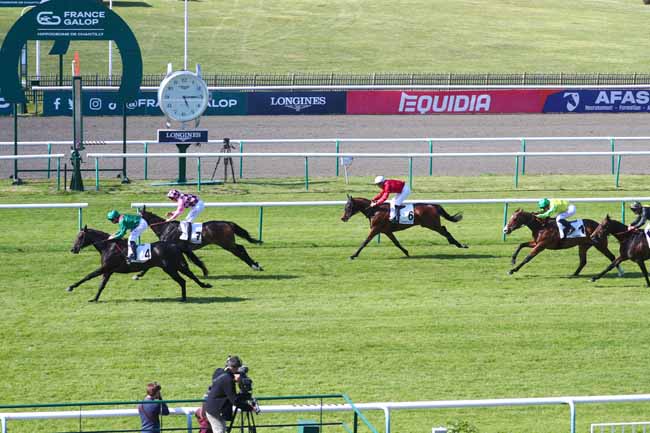 Photo d'arrivée de la course pmu PRIX DE LA THEVE à CHANTILLY le Vendredi 16 mai 2025