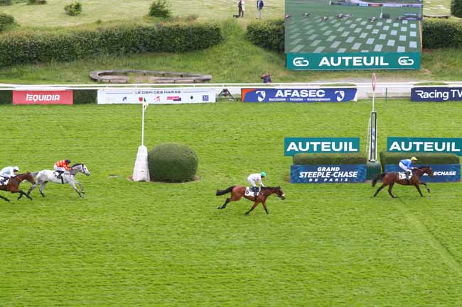 Photo d'arrivée de la course pmu PRIX XAVIER DE CHEVIGNY à AUTEUIL le Samedi 17 mai 2025